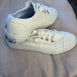 Blowfish White Low-Top Sneakers with Rubber Toe Cap